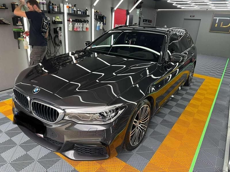 Grau Gebraucht 2017 BMW 520 Kombi | € 25.200 (Teuer) - Bild 1/4