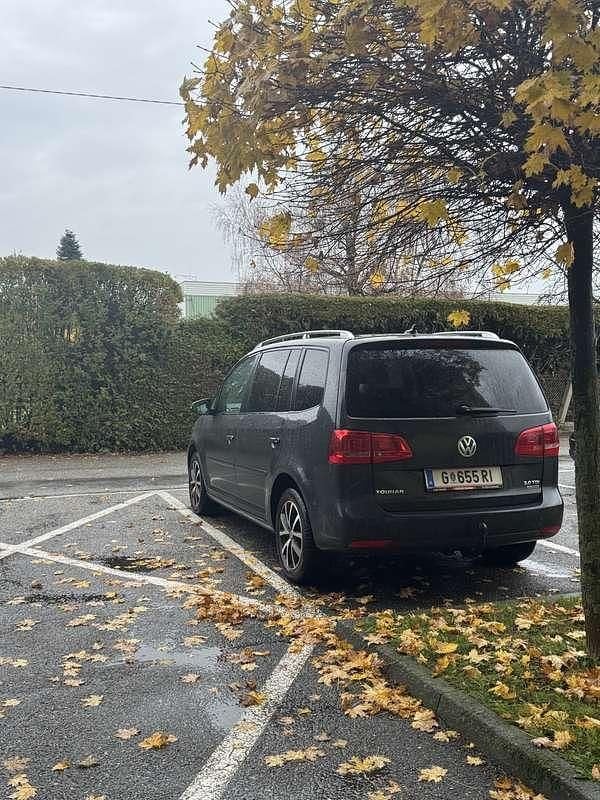 Gebraucht VW Touran Comfortline 140 PS (102 kW) 2014 Grau Van / Kleinbus