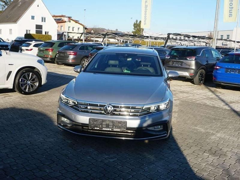 Gebraucht VW Passat Elegance 150 PS (110 kW) 2022 Silber Kombi