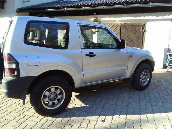 Mitsubishi pajero v60