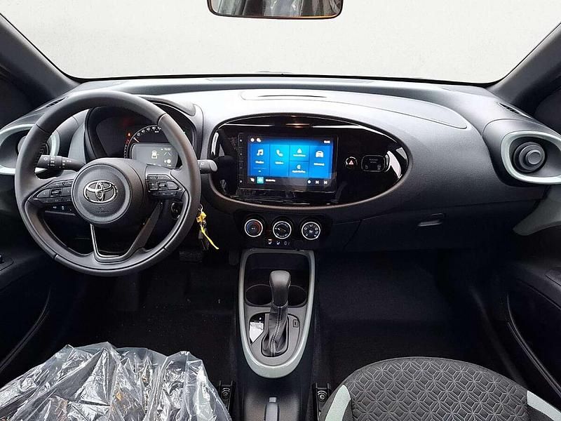 Neu Toyota Aygo X Pulse 72 PS (52 kW) 2025 Grau SUV
