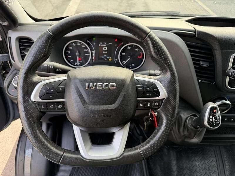 Gebraucht Iveco Daily 175 PS (128 kW) 2023 Grau Van