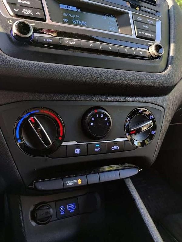 Gebraucht Hyundai i20 GO! 75 PS (55 kW) 2018 Silber Limousine