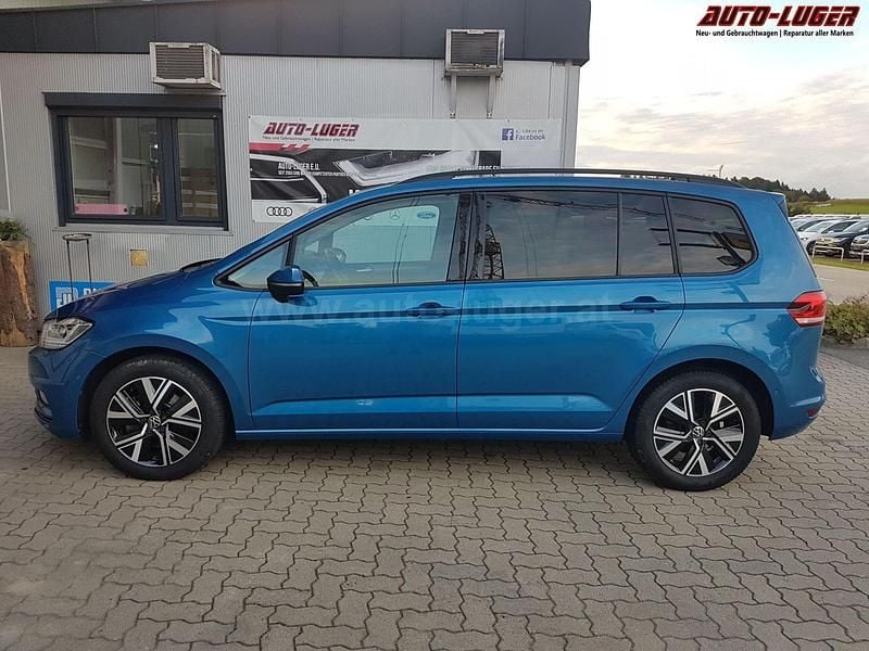 Gebraucht VW Touran Comfortline 150 PS (110 kW) 2022 Caribbean blue metallic caribbean blue metallic Van / Kleinbus