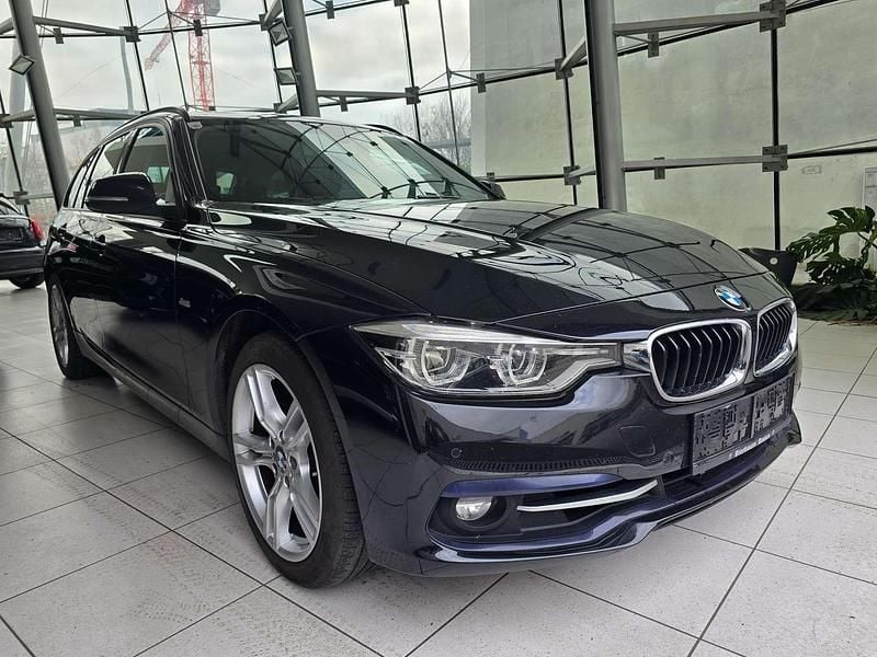Gebraucht BMW 330 Sport Line 258 PS (189 kW) 2017 Schwarz Kombi
