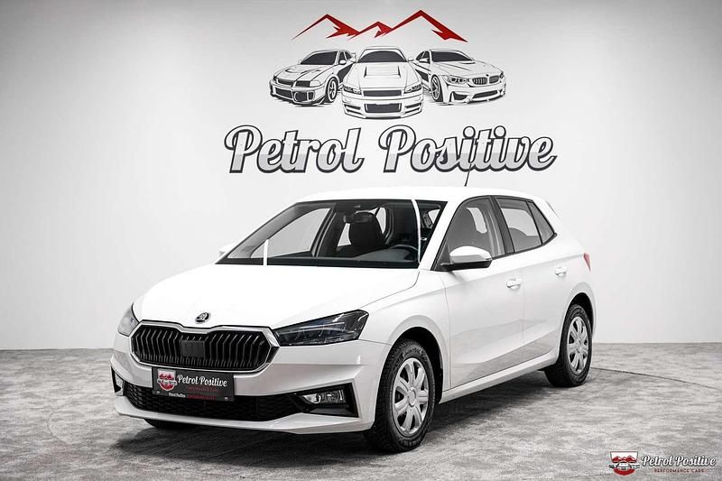 Weiß Gebraucht 2022 Skoda Fabia Ambition Limousine | € 12.990 (Fairer Preis) - Bild 1/4