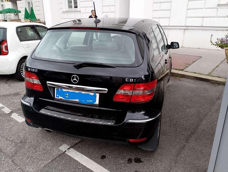 Gebraucht Mercedes 180 109 PS (80 kW) 2012 Schwarz Limousine