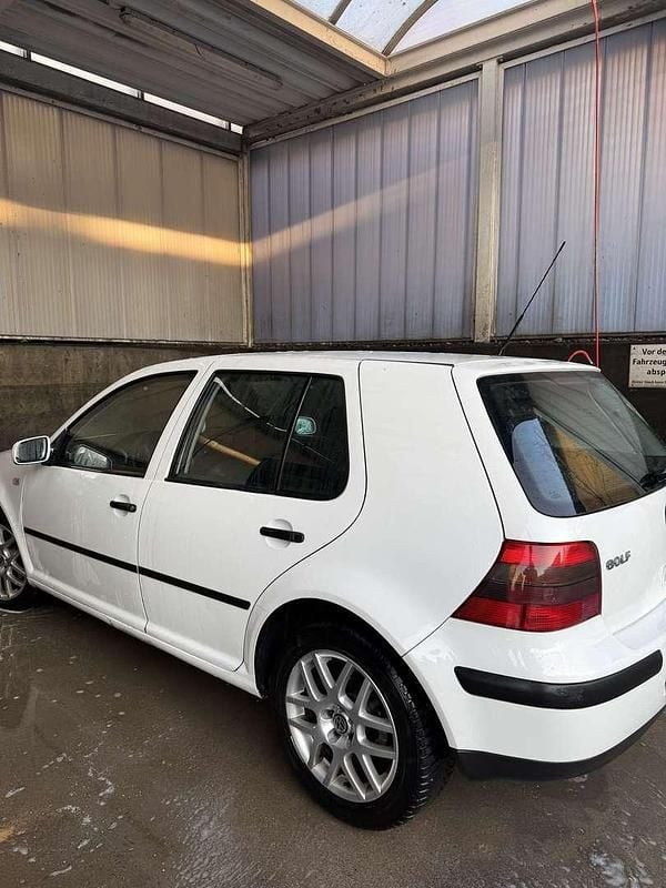 Gebraucht VW Golf IV 90 PS (66 kW) 2003 Kleinwagen