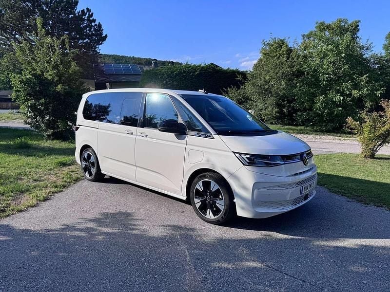 Gebraucht VW Multivan Life 224 PS (164 kW) 2023 Weiß Van