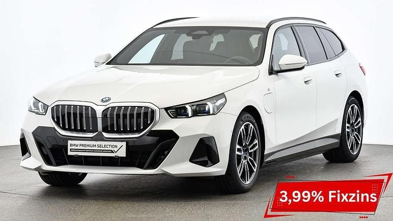 Weiß Gebraucht 2024 BMW 530e M Sport Kombi | € 62.990 - Bild 1/4