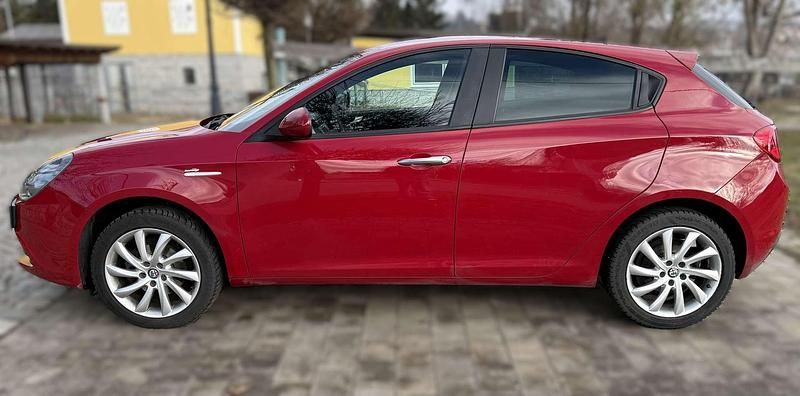 Gebraucht Alfa Romeo Giulietta Super 120 PS (88 kW) 2019 Rot Kleinwagen