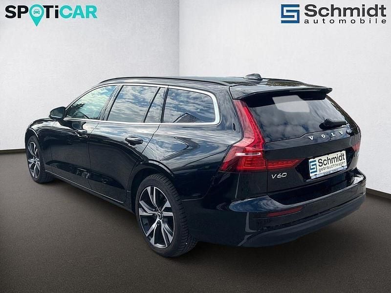 Gebraucht Volvo V60 Core 197 PS (144 kW) 2024 Schwarz Kombi