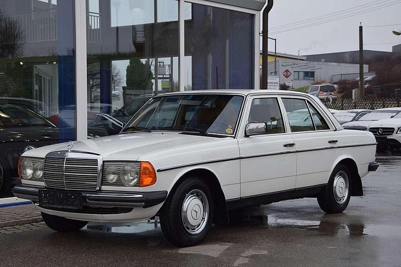 Gebraucht Mercedes 200 94 PS (69 kW) 1980 Weiß Limousine