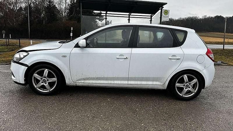 Gebraucht Kia Ceed 90 PS (66 kW) 2012 Grau Kleinwagen