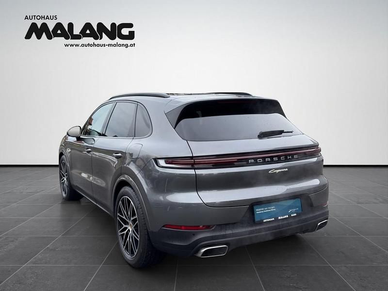 Gebraucht Porsche Cayenne 470 PS (345 kW) 2024 Grau SUV