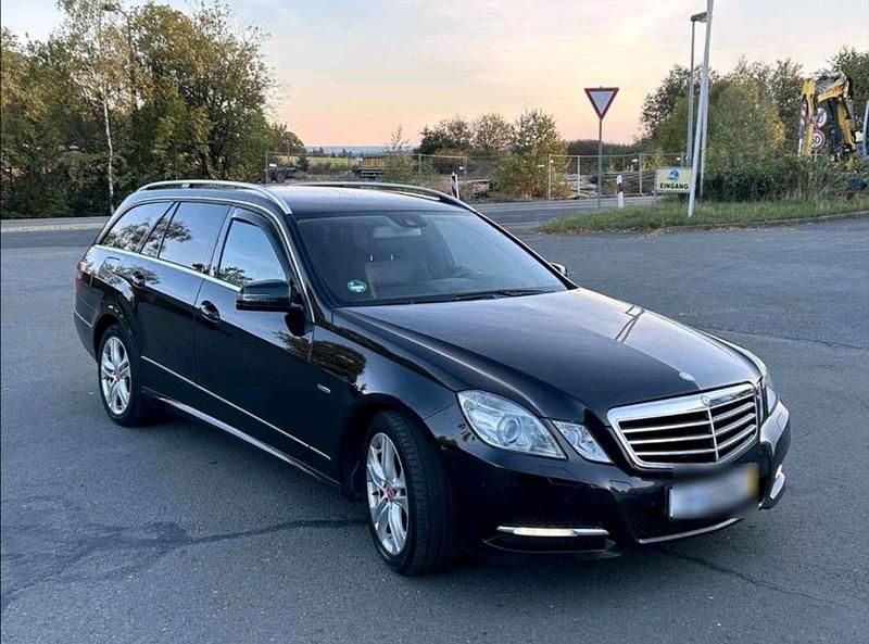 Gebraucht Mercedes E250 204 PS (150 kW) 2012 Schwarz Kombi