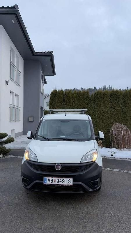 Gebraucht Fiat Doblò Easy 95 PS (69 kW) 2018 Weiß Van / Kleinbus