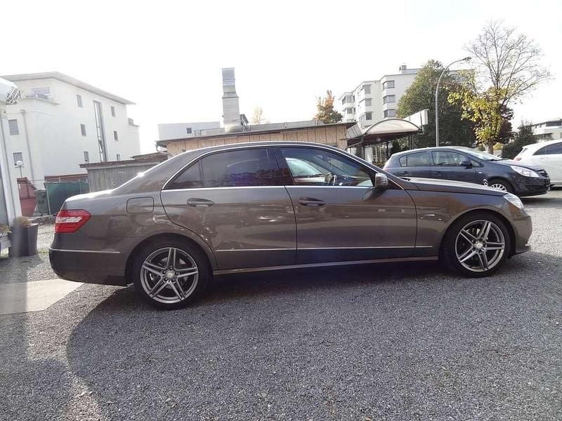 Gebraucht Mercedes E350 Avantgarde 231 PS (169 kW) 2009 Grau Limousine