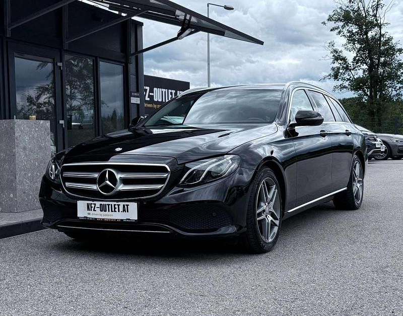 Schwarz Gebraucht 2016 Mercedes E220 Kombi | € 18.900 - Bild 1/4