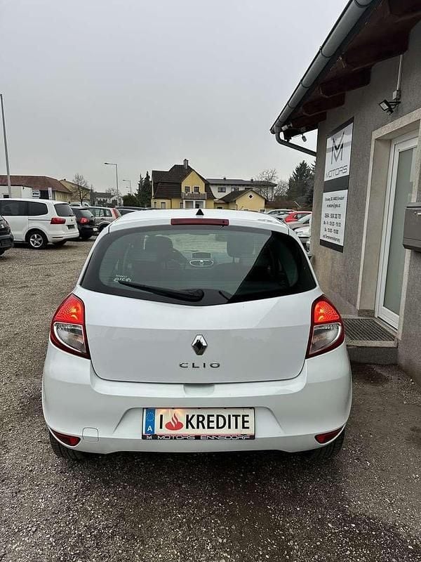 Gebraucht Renault Clio II 75 PS (55 kW) 2011 Weiß Limousine