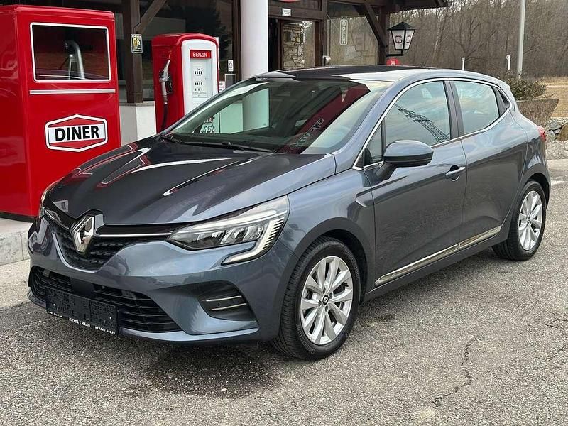 Grau Gebraucht 2022 Renault Clio V Intens Limousine | € 16.490 (Guter Preis) - Bild 1/4
