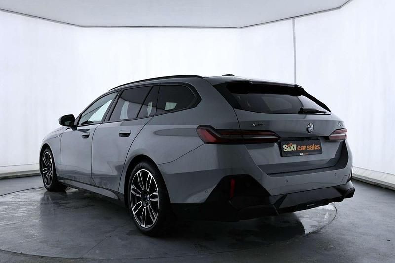 Gebraucht BMW 540 M Sport 303 PS (222 kW) 2025 Grau Kombi