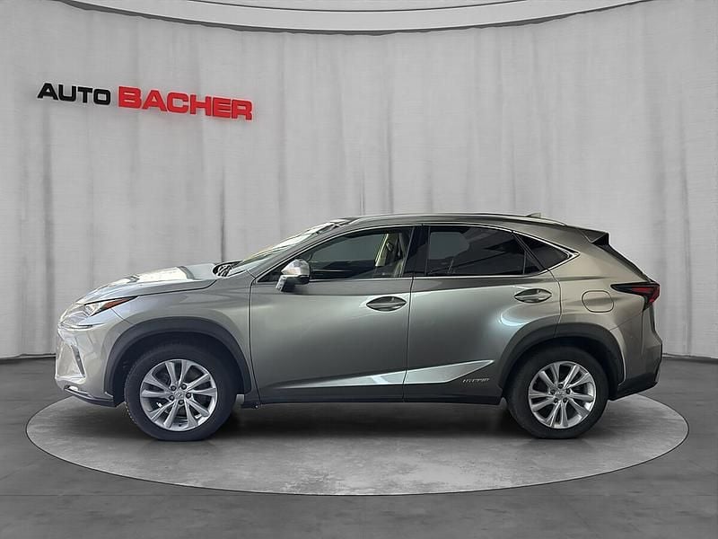 Gebraucht Lexus NX300h 155 PS (114 kW) 2019 Silber SUV