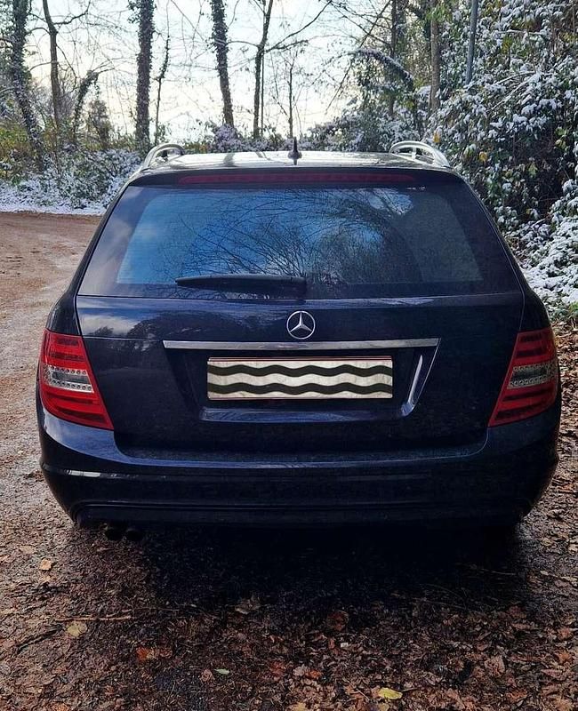 Gebraucht Mercedes C180 120 PS (88 kW) 2012 Schwarz Kombi