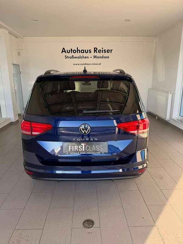 Neu VW Touran 150 PS (110 kW) 2025 Blau Van / Kleinbus