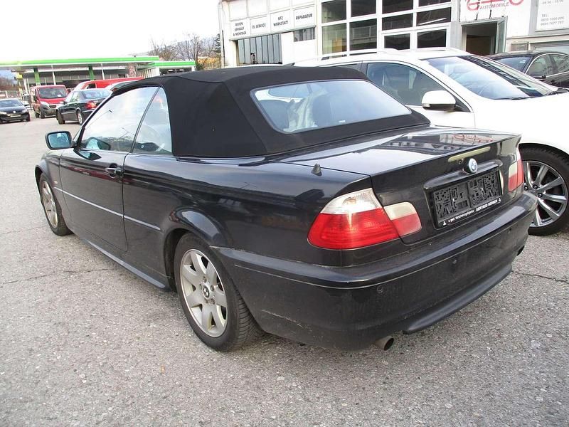 Gebraucht BMW 318 Cabriolet Sport Line 143 PS (105 kW) 2003 Schwarz Cabrio
