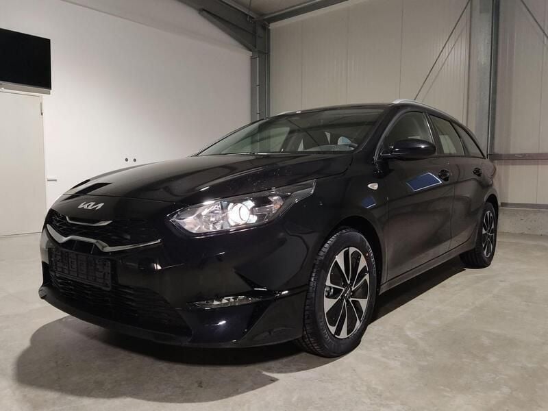Silber Gebraucht 2024 Kia Ceed Sportswagon Kombi | € 27.990 (Teuer) - Bild 1/4