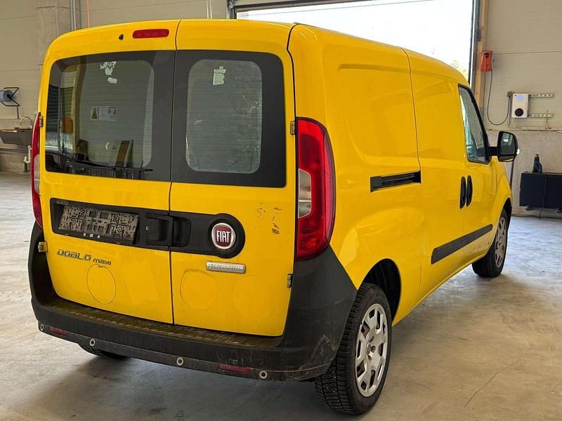 Gebraucht Fiat Doblò 95 PS (69 kW) 2018 Gelb Van / Kleinbus