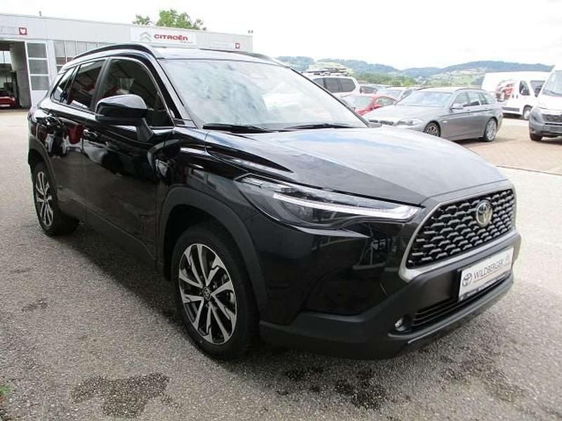 Neu Toyota Corolla Cross Active 98 PS (72 kW) 2025 Schwarz SUV