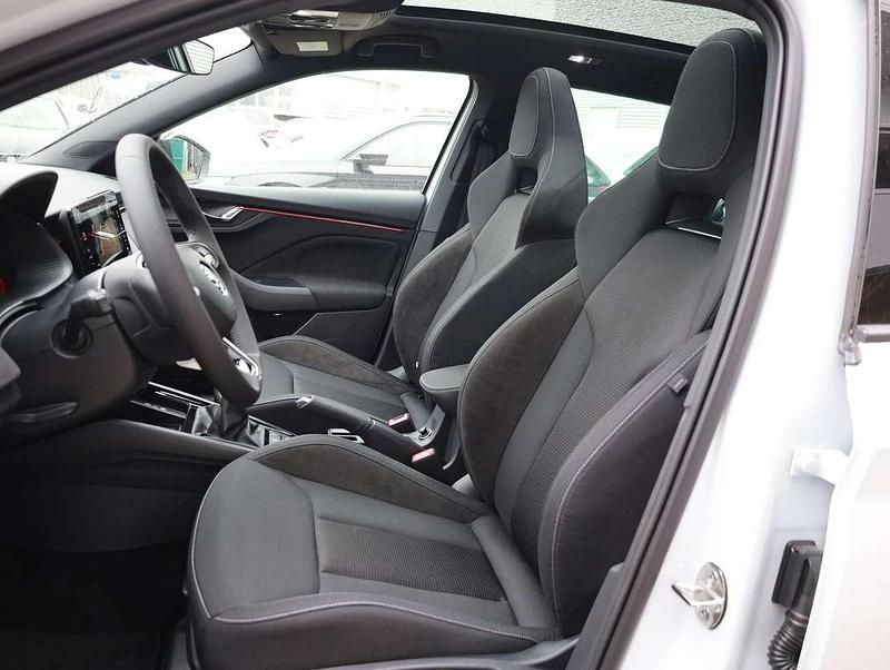 Gebraucht Skoda Scala Selection 116 PS (85 kW) 2025 Weiss  metallic Kleinwagen