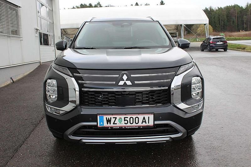 Gebraucht Mitsubishi Outlander P-HEV 136 PS (100 kW) 2025 Grau SUV