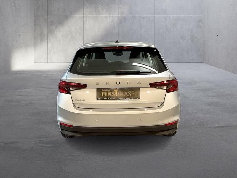 Neu Skoda Fabia Essence 80 PS (58 kW) 2026 Silber  metallic