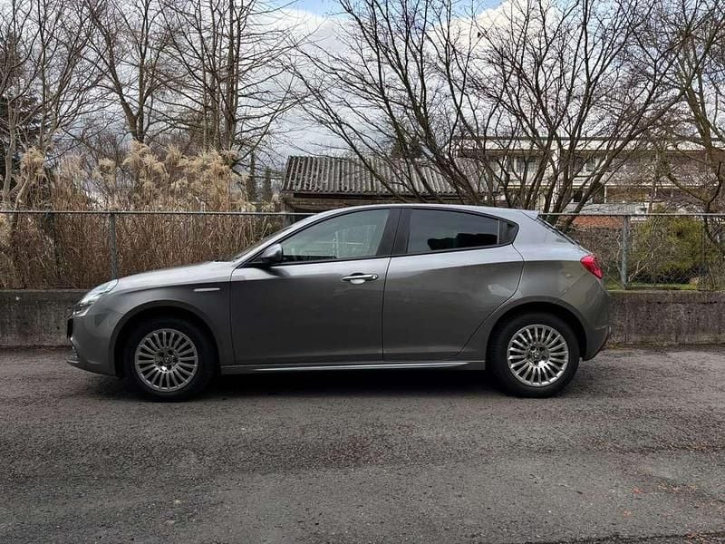 Gebraucht Alfa Romeo Giulietta Executive 120 PS (88 kW) 2018 Silber Kleinwagen