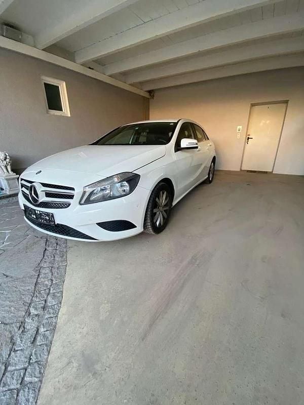 Gebraucht Mercedes A180 Edition 109 PS (80 kW) 2014 Weiß Limousine