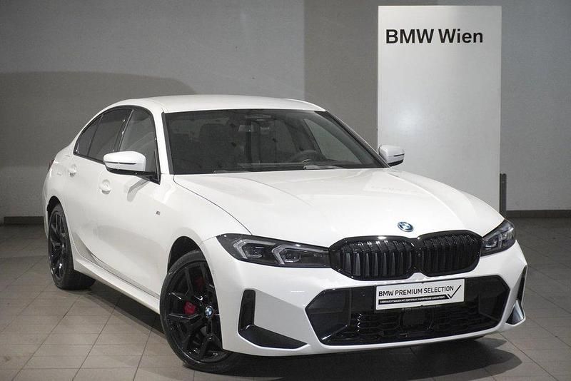 Gebraucht BMW 330e Efficient Dynamics 294 PS (216 kW) 2025 Mineralweiß