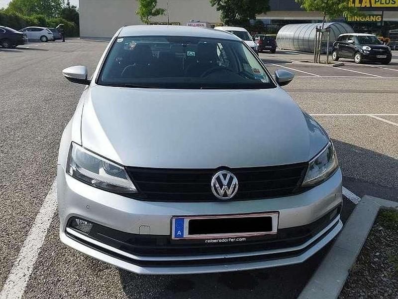 Silber Gebraucht 2016 VW Jetta Trendline Limousine | € 9.700 (Guter Preis) - Bild 1/4