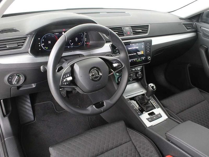 Gebraucht Skoda Superb Ambition 150 PS (110 kW) 2023 Mittelgrau  metallic Kombi