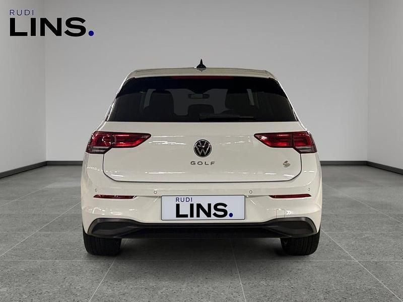 Gebraucht VW Golf VIII 110 PS (80 kW) 2024 Weiss  normal Limousine