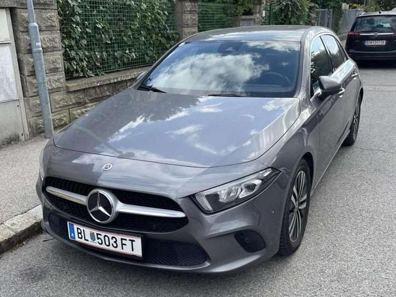 Gebraucht Mercedes A180 136 PS (100 kW) 2020 Grau Limousine