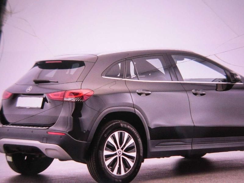 Gebraucht Mercedes GLA180 116 PS (85 kW) 2020 Schwarz SUV