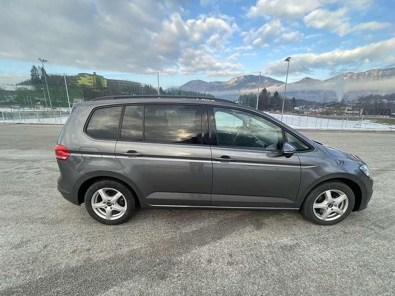 Gebraucht VW Touran Comfortline 110 PS (80 kW) 2016 Grau Van / Kleinbus