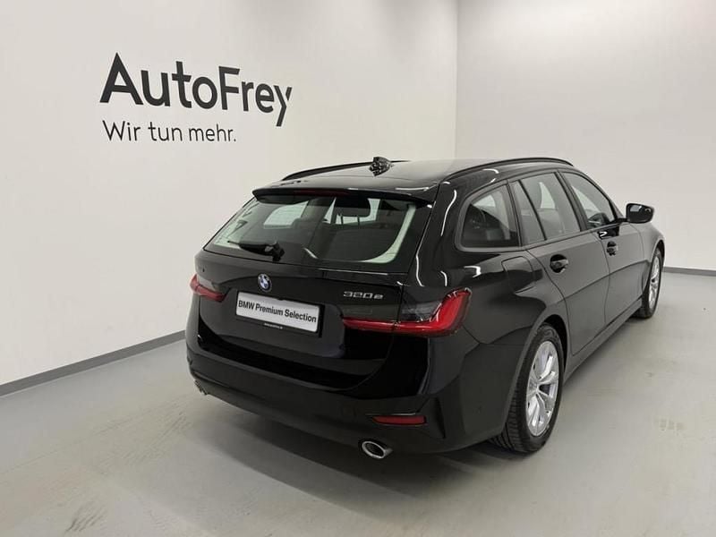 Gebraucht BMW 320e Advantage 163 PS (119 kW) 2021 Schwarz Kombi