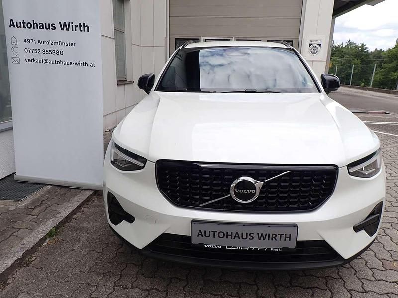 Gebraucht Volvo XC40 Plus 163 PS (119 kW) 2024 Weiß SUV