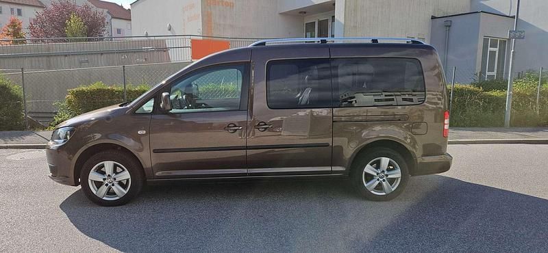 Braun Gebraucht 2012 VW Caddy Highline Van / Kleinbus | € 8.900 (Teuer) - Bild 1/4
