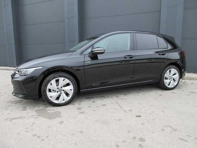 Neu VW Golf VIII 115 PS (84 kW) 2026 Schwarz  metallic