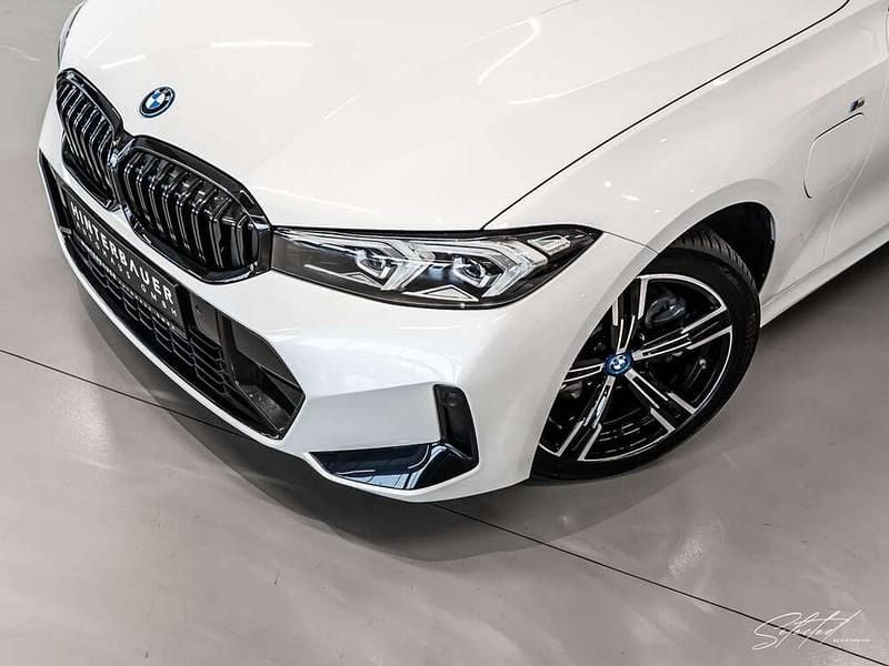 Gebraucht BMW 320e M Sport 204 PS (150 kW) 2023 Weiß Kombi